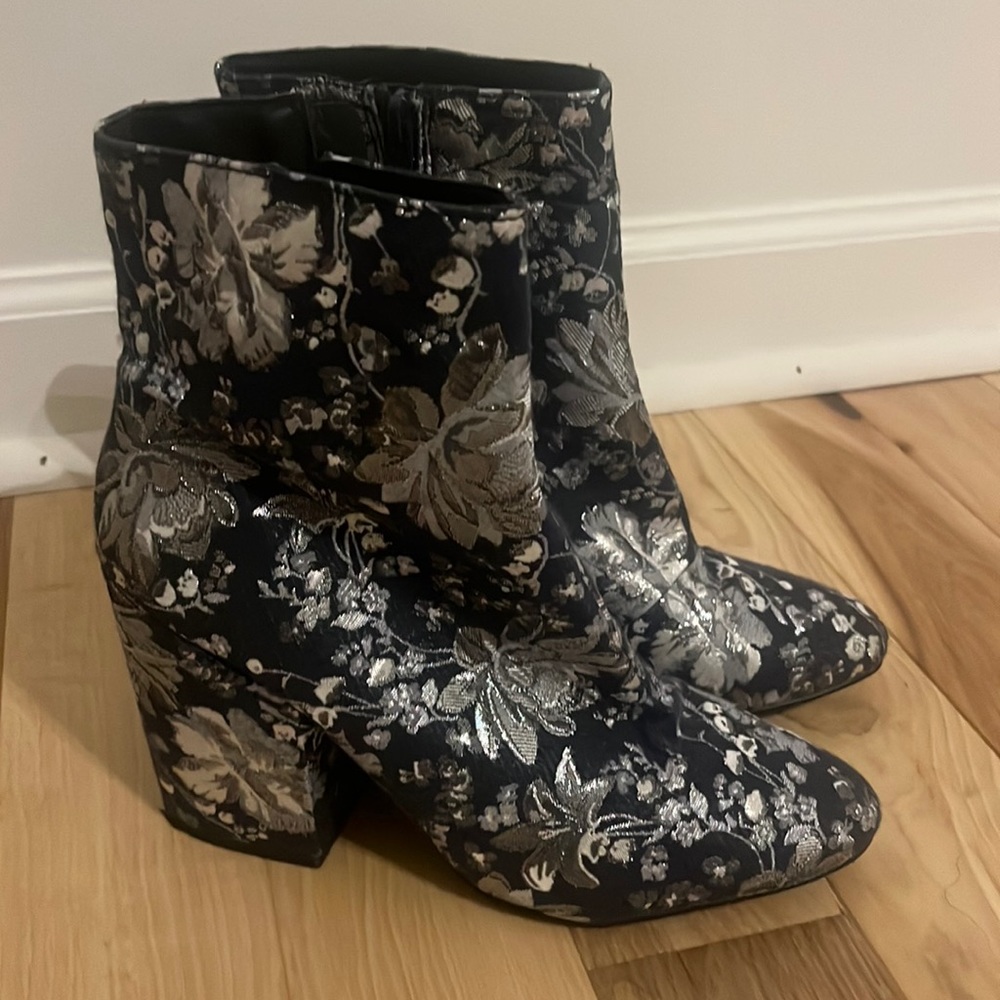Blue ankle booties with flower pattern gray, silver and white